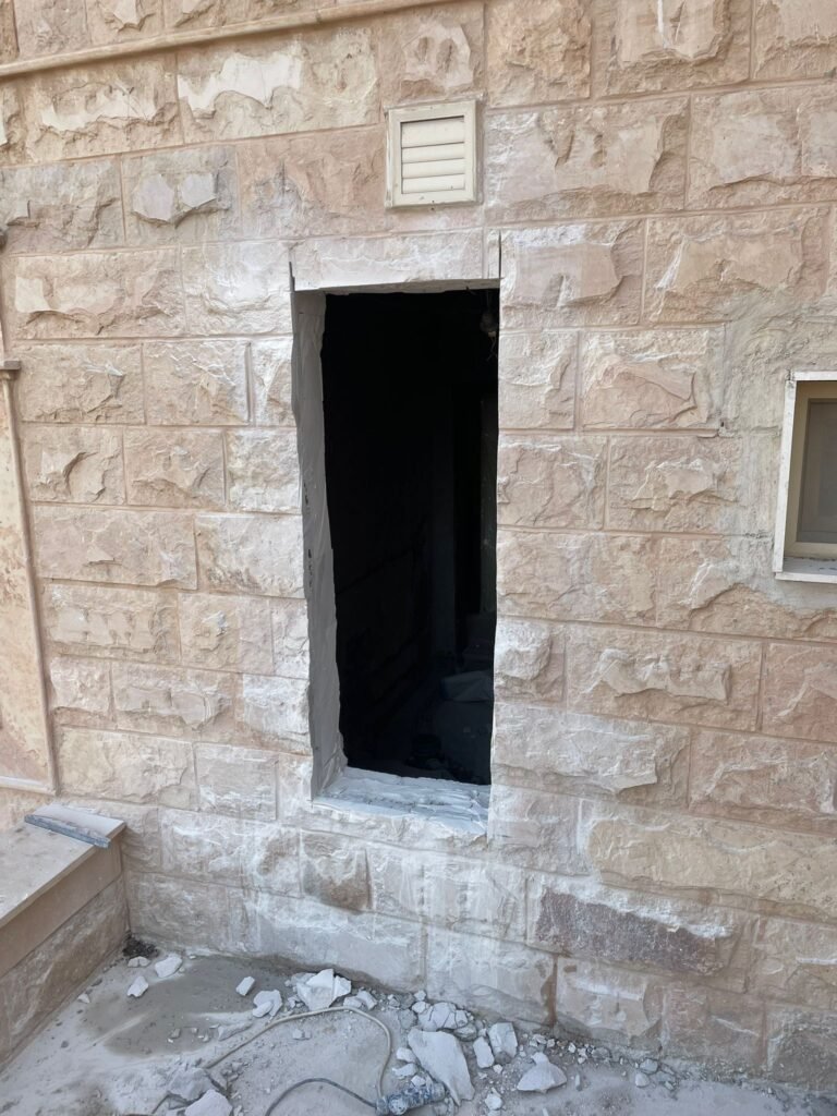 فتحات حوائط